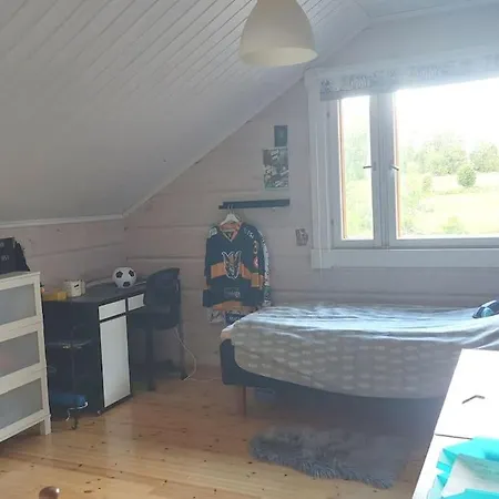 Mustalahti * 미켈리