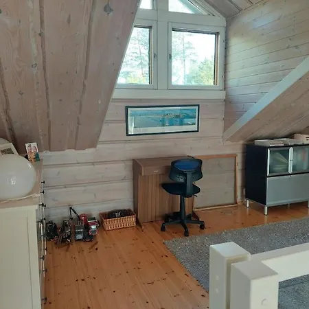 Mustalahti * 미켈리