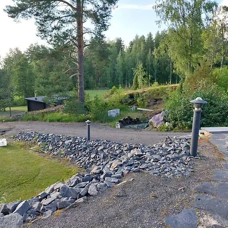 Mustalahti *